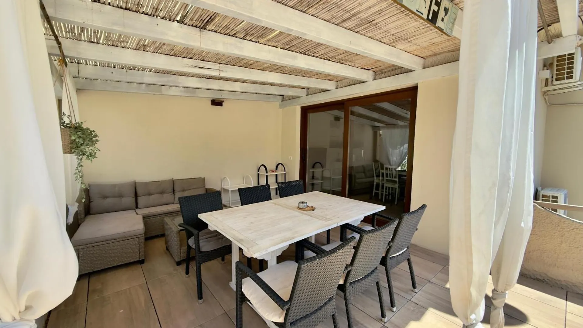 Casa Teresa Villa Porto Pino 0*,
